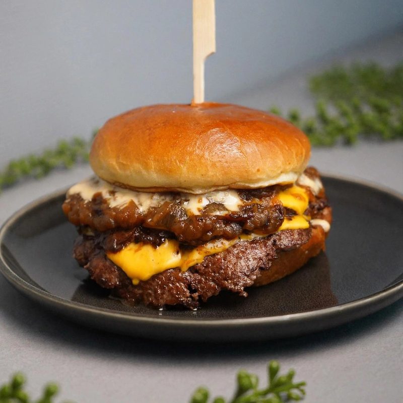 Smash Burger aus Schweizer Rindfleisch bei Lucky You in Schaffhausen