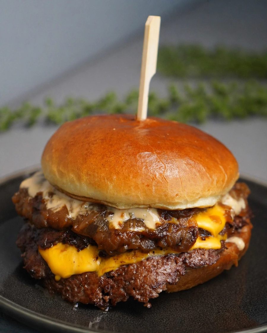 Smash Burger Onion mit karamellisierten Zwiebeln